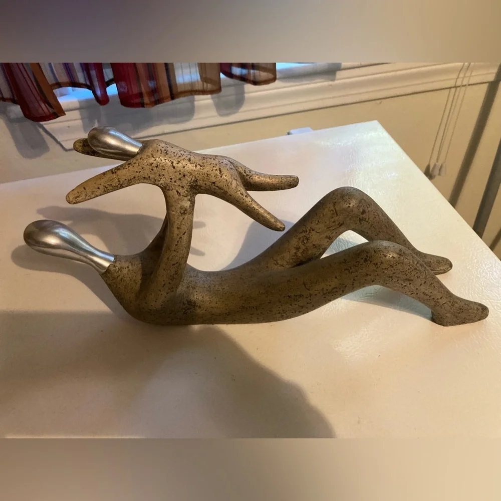 Statue (parent and child)